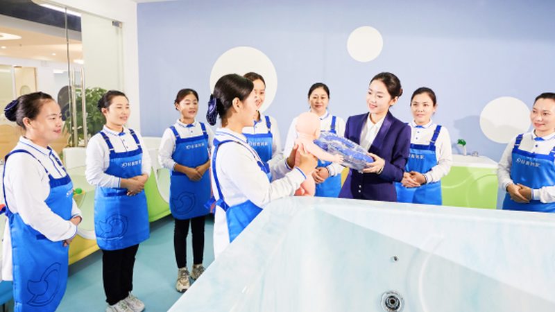 育儿嫂日常护理步骤：科学护理，呵护宝宝肌肤