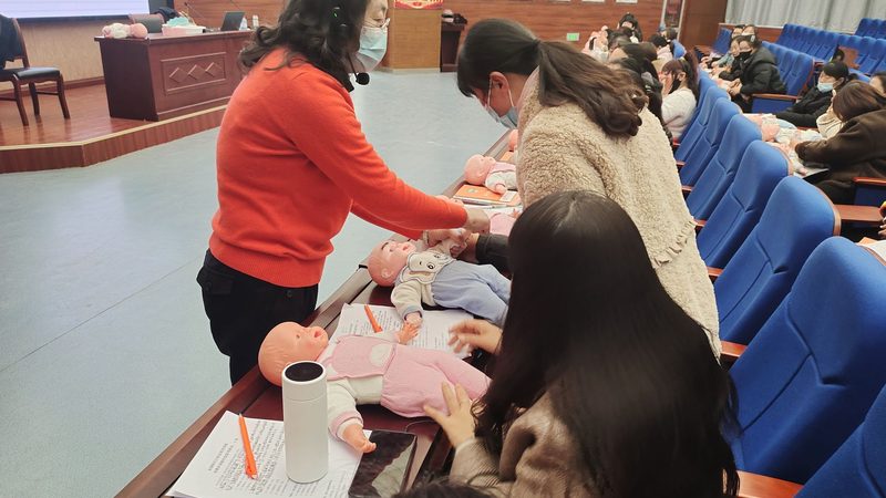 月嫂、育儿嫂、带睡嫂：揭秘三者的区别与选择要点