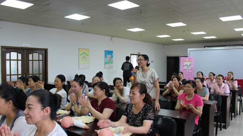 住家育婴师与上门育婴师：价格背后的差异解析